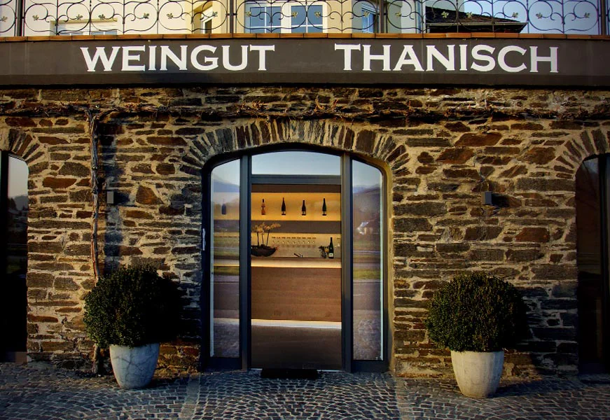 Unsere Vinothek | Weingut Thanisch Entdecken Sie unsere Vinothek und machen Ihre Weinverkostungen oder Sektempfänge zu einem besonderen Erlebnis. | Weingut Thanisch
